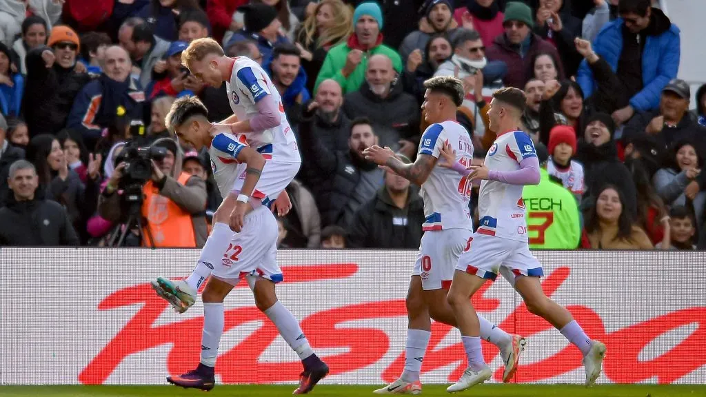 Alan Lescano celebrando un gol en el Bicho.