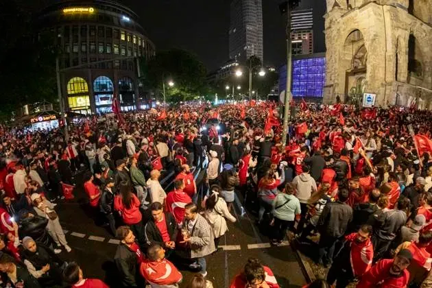 Las celebraciones de los fanáticos turcos provocaron más disturbios en Alemania.