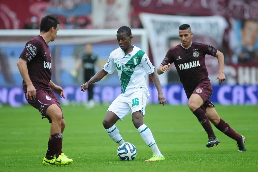 Cazares en un Clásico del Sur. (Foto: IMAGO).