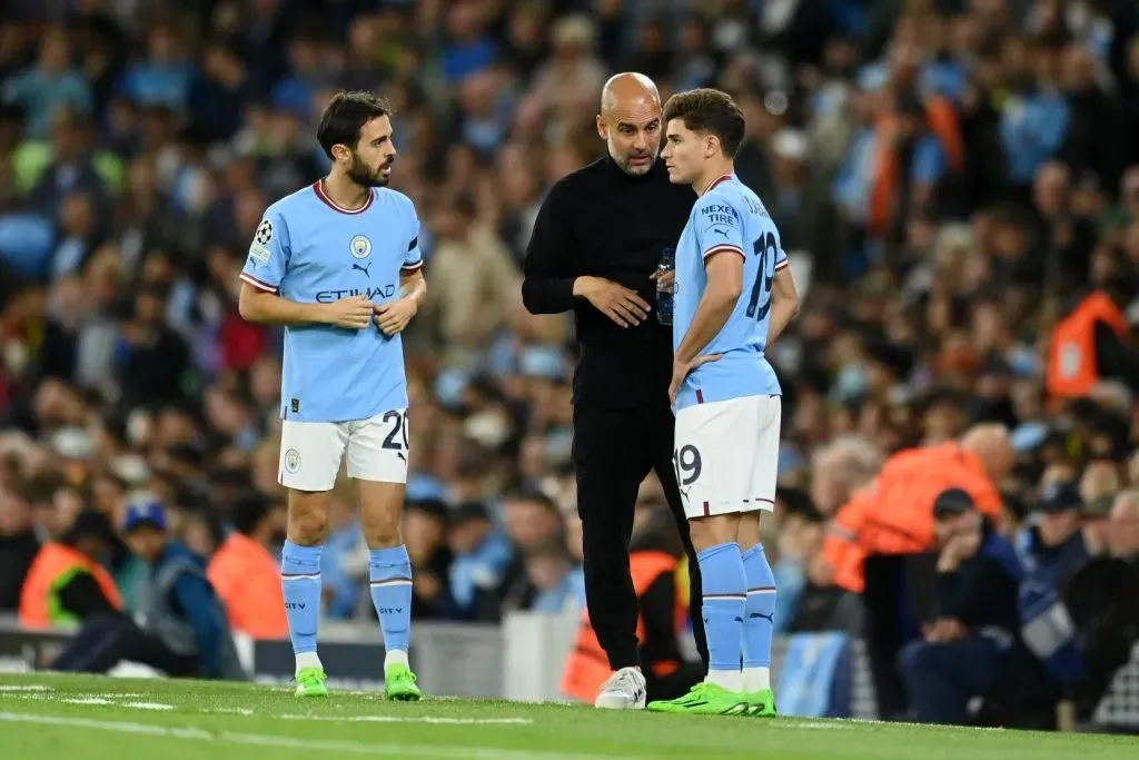 Pep Guardiola junto a Julián Álvarez. Una imagen que quizás no se volverá a repetir.