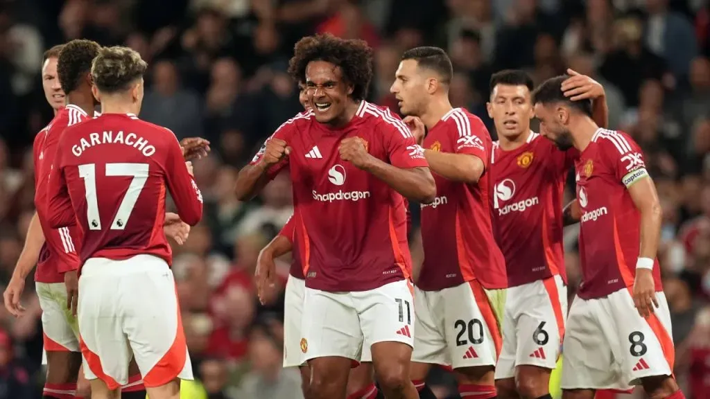 Joshua Zirkzee y su festejo con Garnacho y el resto del Manchester United (IMAGO / PA Images).
