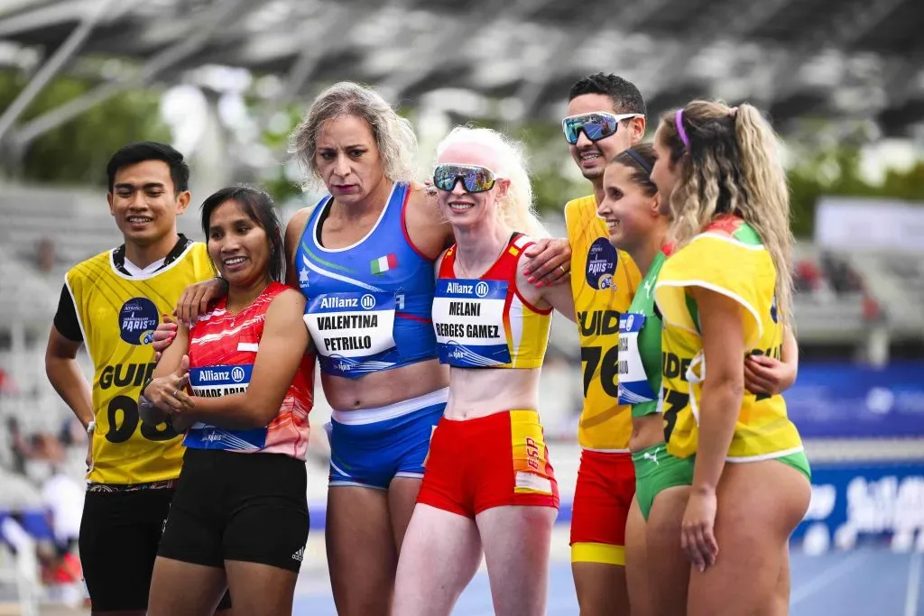 Valentina Petrillo junto a otras atletas durante el Campeonato de Para Atletismo 2023.