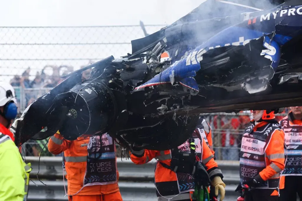 Así retiraban el FW46 de Logan Sargeant. IMAGO