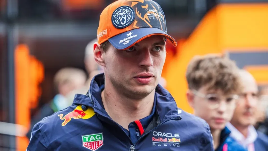 Max Verstappen sigue liderando.