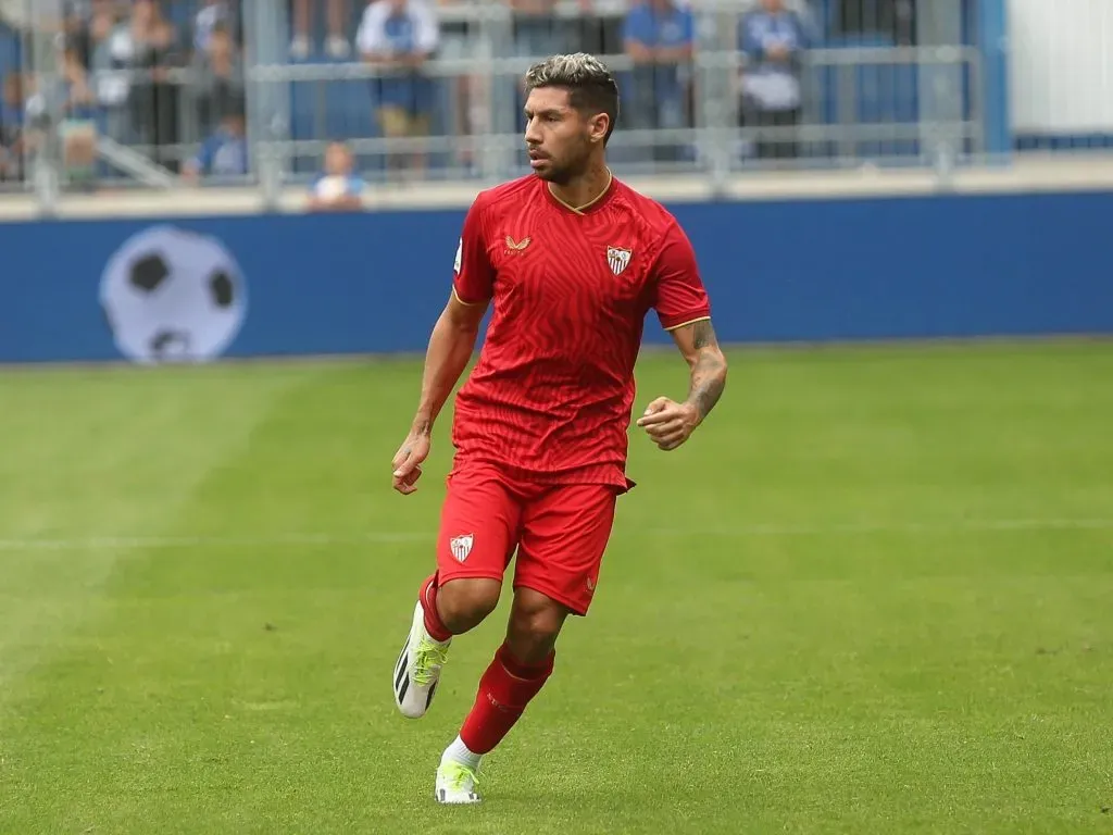 Gonzalo Montiel con la camiseta de Sevilla. (Foto: IMAGO).