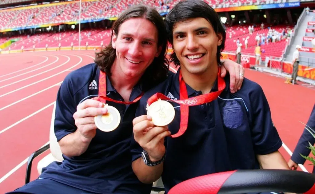 Messi y el Kun Agüero celebrando el título olímpico en 2008.