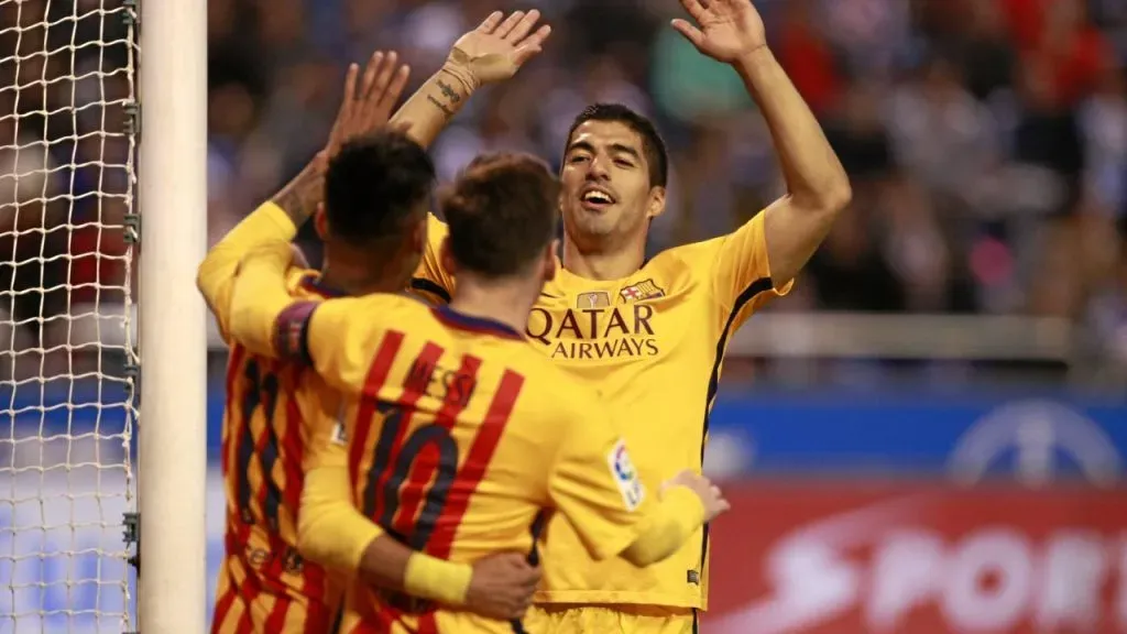 Suárez, autor de cuatro goles, junto a Messi y Neymar en el 8-0 del Barça a La Coruña (IMAGO / Marca).
