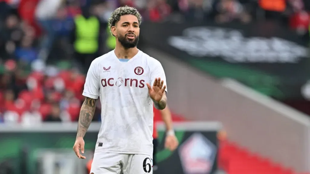 Douglas Luiz, de grandes actuaciones en Aston Villa.