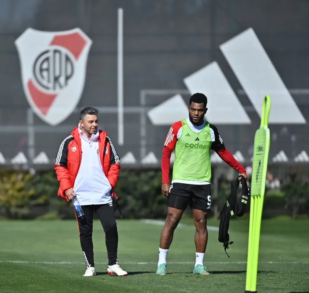 Rivrer, sin descanso.