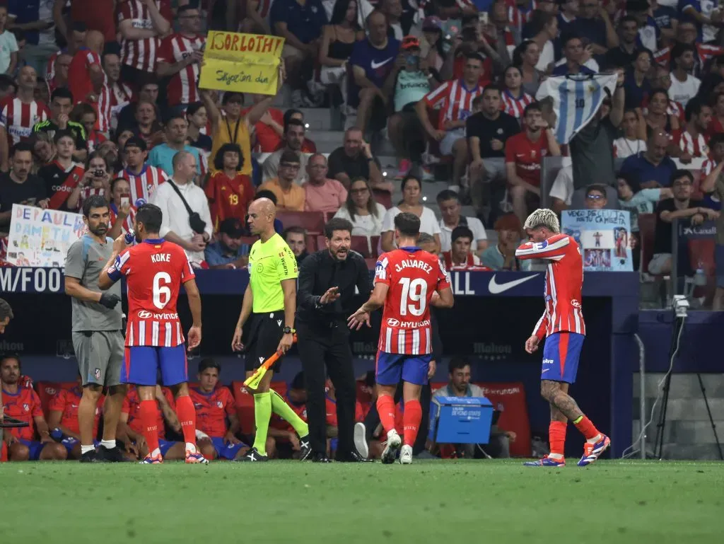 El Cholo dialoga con Julián. (Foto: IMAGO).