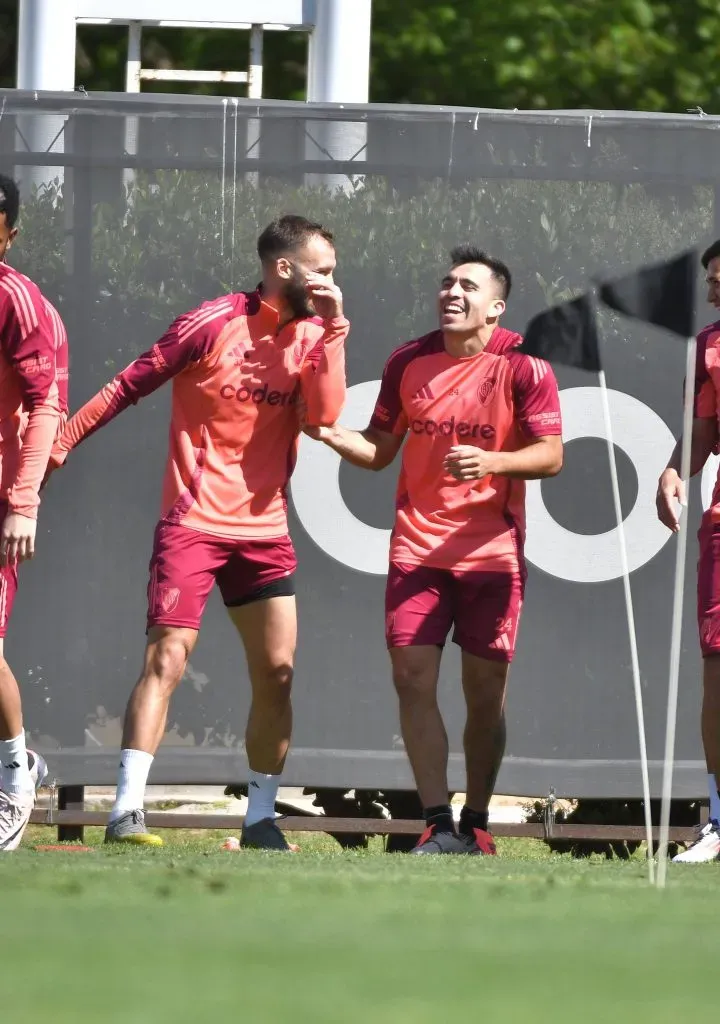 Acuña y Pezzella. (Foto: Prensa River).