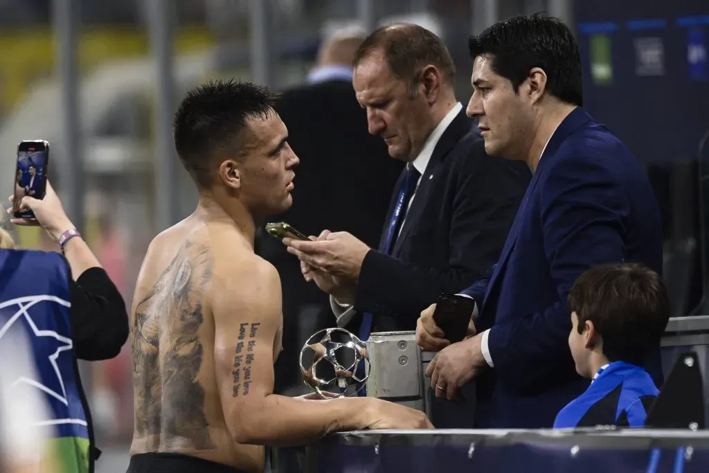Julio Cruz junto a Lautaro Martínez. (Foto: IMAGO).