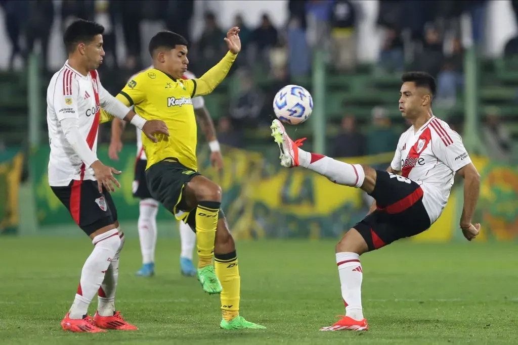 Pity Martínez se mostró muy activo ante Defensa y Justicia.