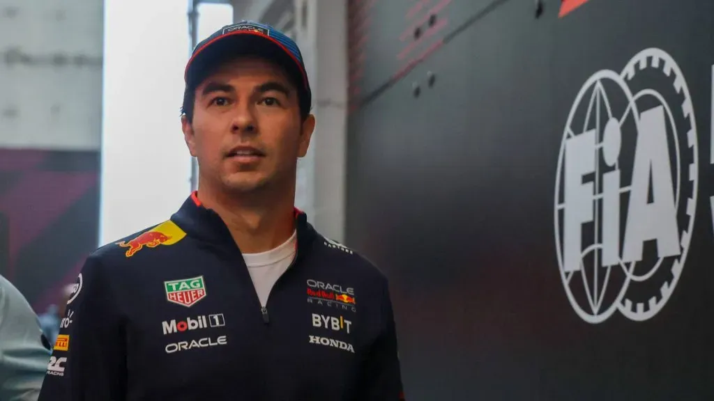 Checo Pérez podría tener un pie fuera de Red Bull (IMAGO / ABACAPRESS).