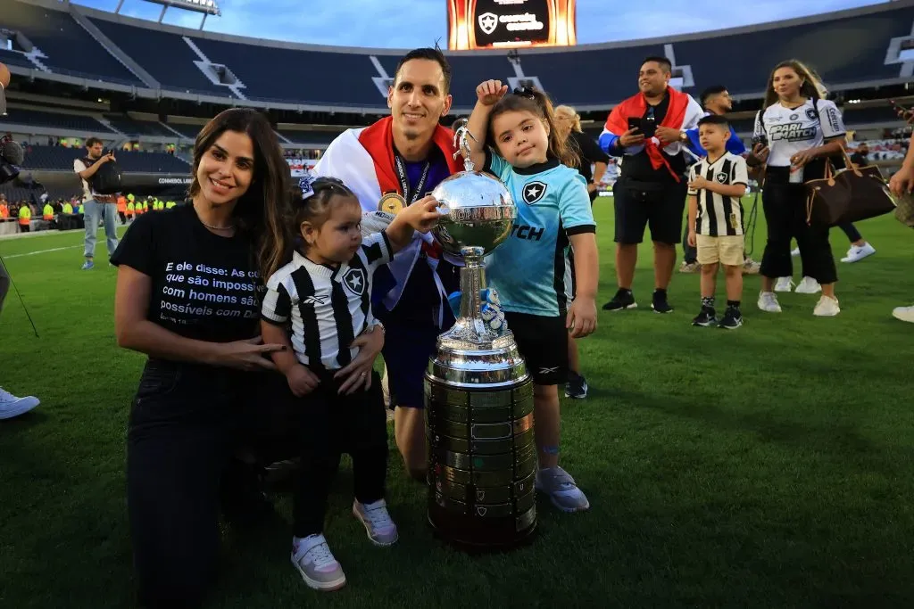 Gatito Fernández celebró junto a su familia su primera Libertadores.