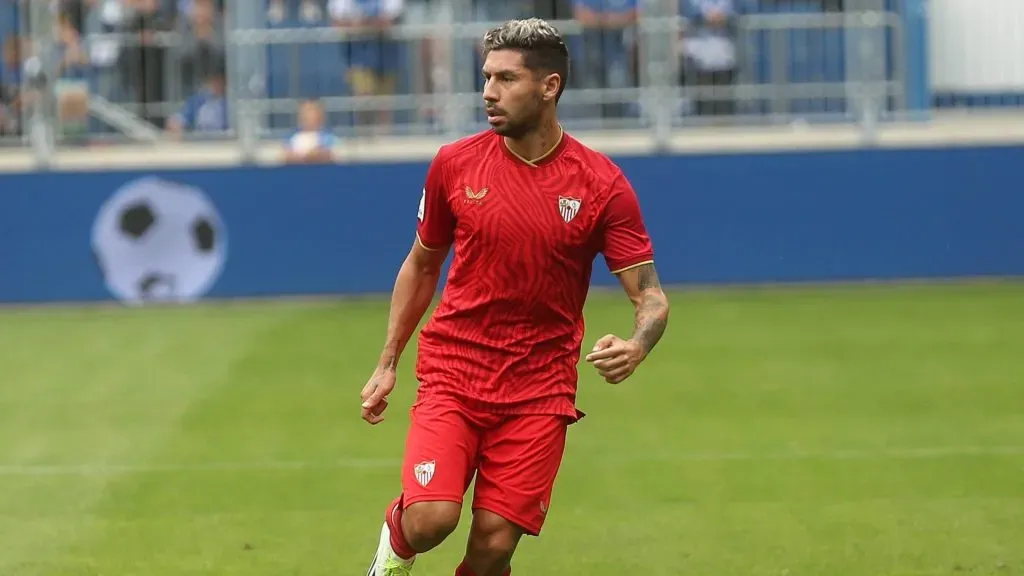 Gonzalo Montiel con la camiseta de Sevilla.