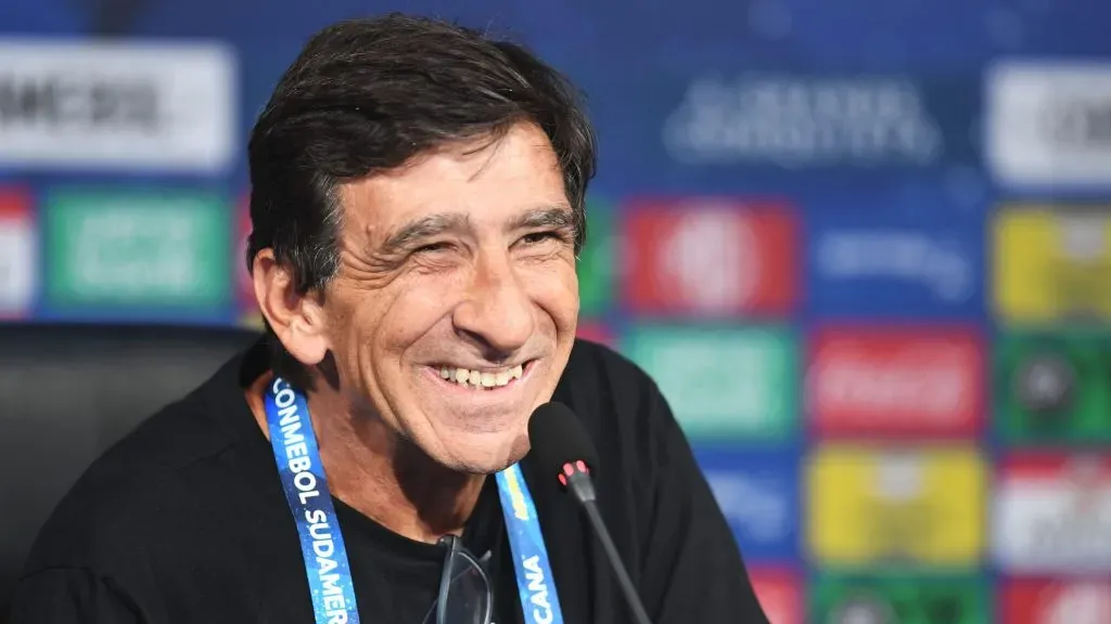 Gustavo Costas piensa en el futuro de Racing.