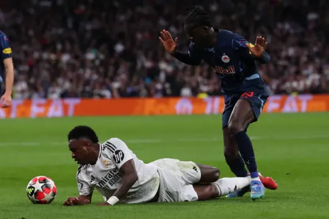 Simuló un penal vs. Salzburgo, se ganó la amarilla y se pierde el partido vs Brest.