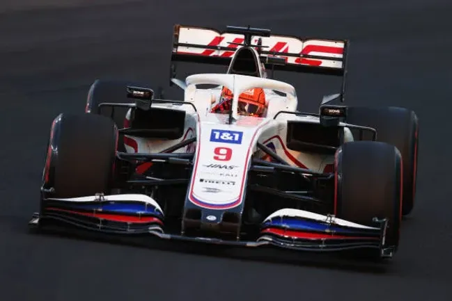 Nikita Mazepin corrió en la temporada 2021 con Haas, sin sumar puntos y chocando en cinco carreras.