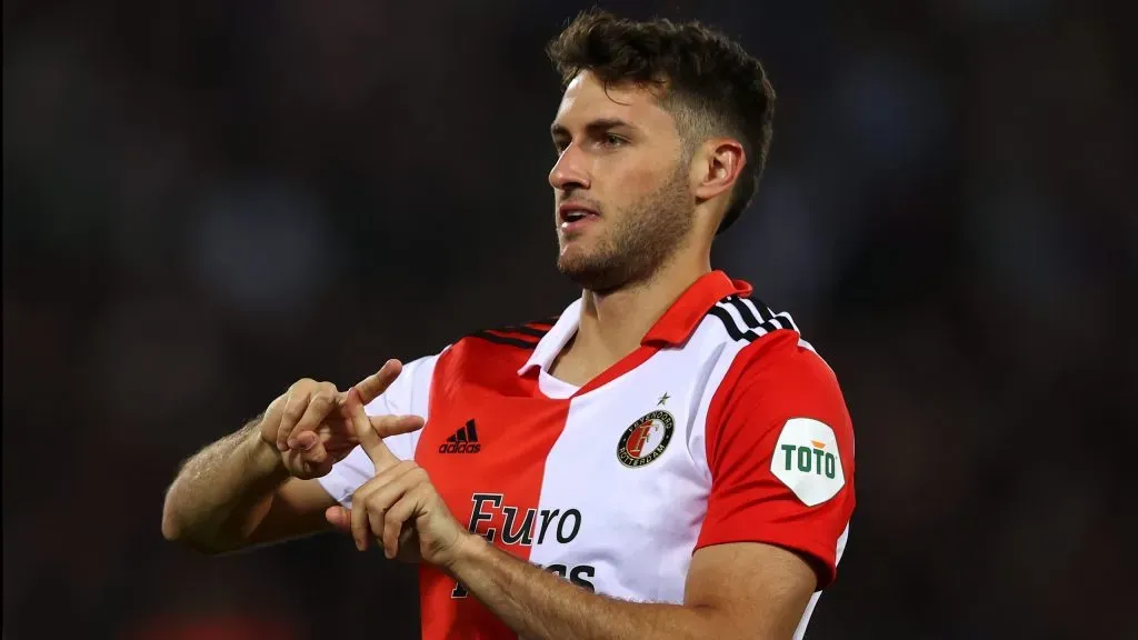 Santiago Giménez brilló en Feyenoord.