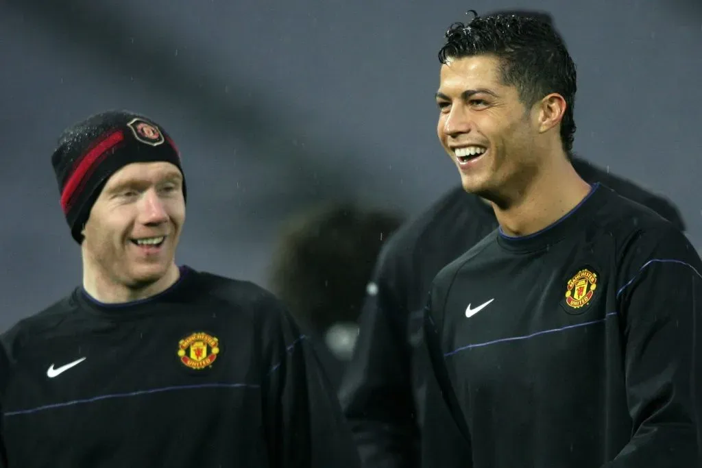 Scholes junto a Cristiano Ronaldo en el Manchester United.