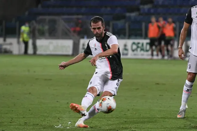 Miralem Pjanic no terminó por ser el lanzador de tiros libres que Juninho predijo.