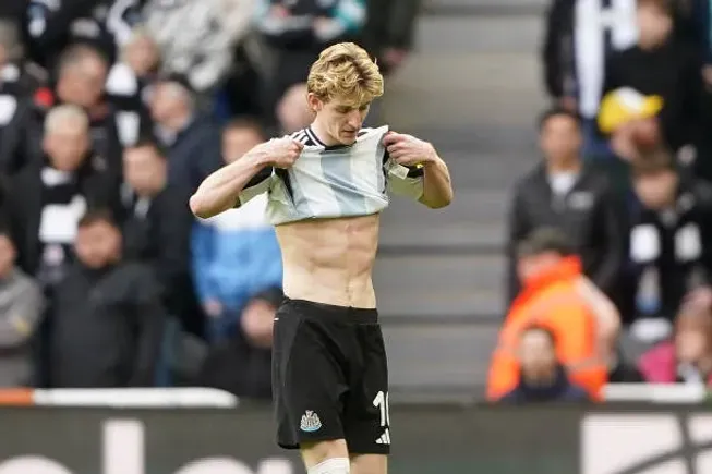 Anthony Gordon es la gran ausencia de Newcastle.