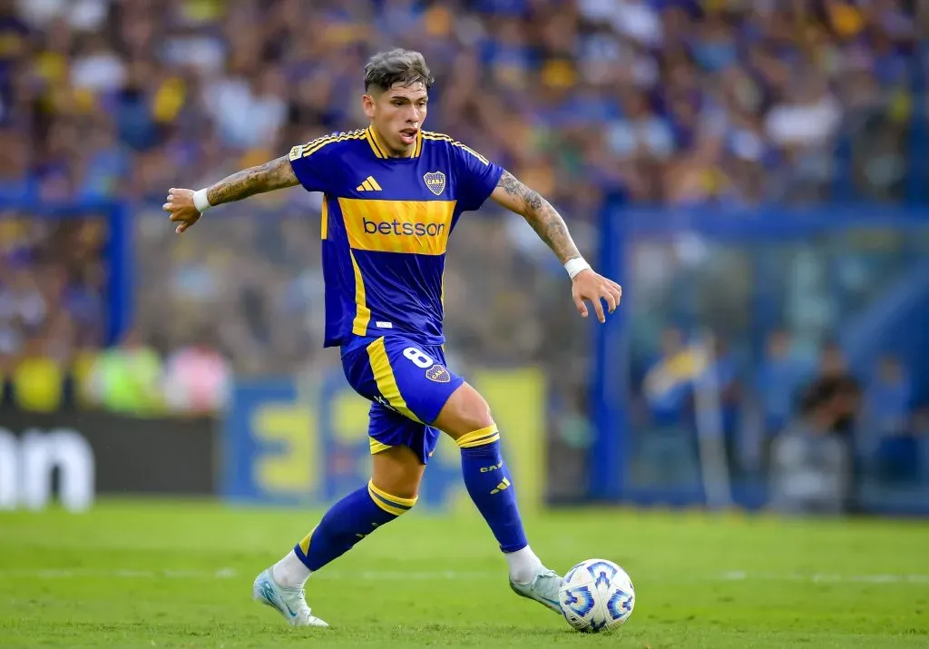 Carlos Palacios en medio del partido entre Boca y Defensa y Justicia. (Marcelo Endelli/Getty Images)