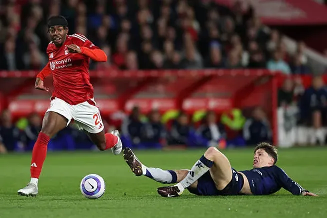 Elanga le ha sumado fortaleza física y definición a su juego.