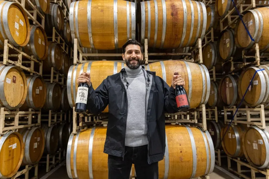 Valeri con sus vinos. Foto IG.