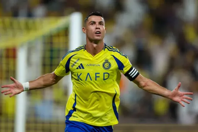 Cristiano Ronaldo es el futbolista mejor pago del mundo con su salario en Arabia.