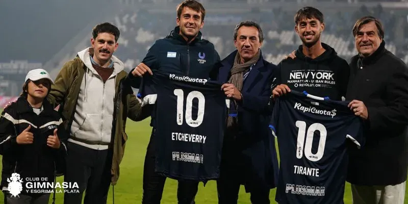 Etcheverry y Tirante fueron homenajeados por Gimnasia. (Foto: Prensa Gimnasia).