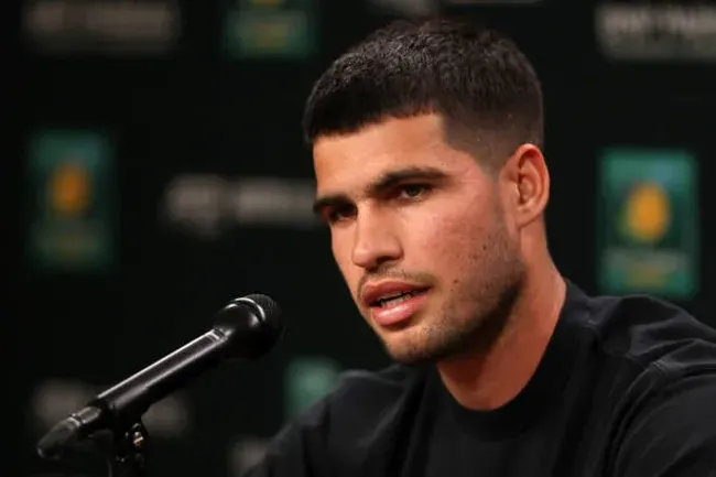 Carlos Alcaraz se solidarizó con los tenistas que sufren lesiones producto de los cambios de pelotas.