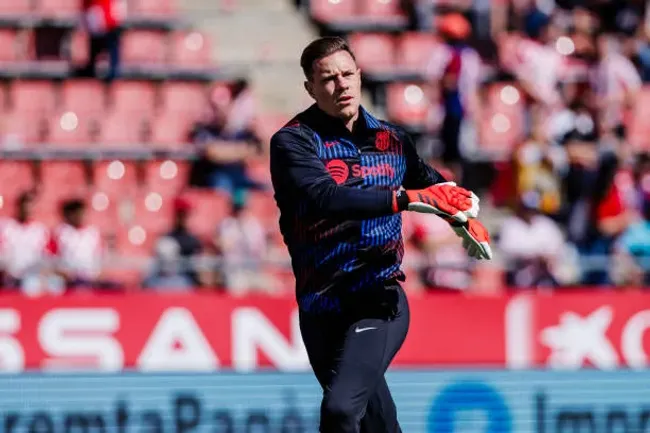 ter Stegen ya está de regreso pero tendrá que seguir esperando antes de poder jugar.