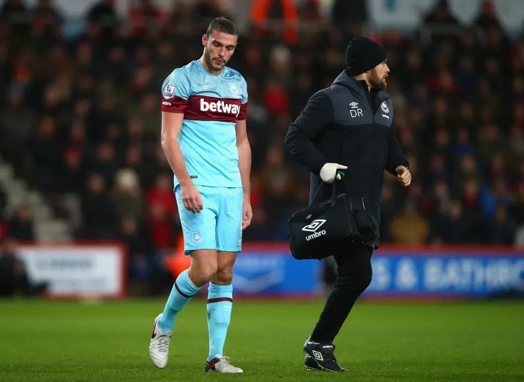 Andy Carroll, las lesiones y el pedido por ser sustituido, una secuencia que se acostumbró a padecer (Foto: Getty Images).