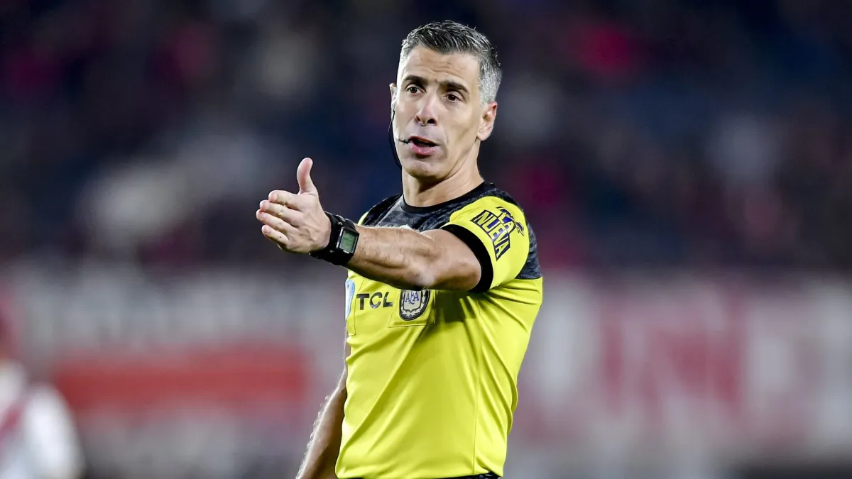 Hernán Mastrángelo es el árbitro de Independiente vs. Huracán.