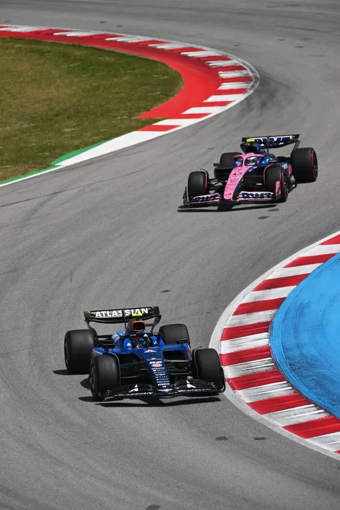 Franco Colapinto detrás de Carlos Sainz. (Foto: Getty).