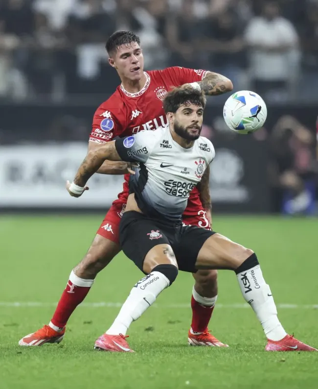 Marco Pellegrino defendiendo la camiseta de Huracán. (Getty Images)