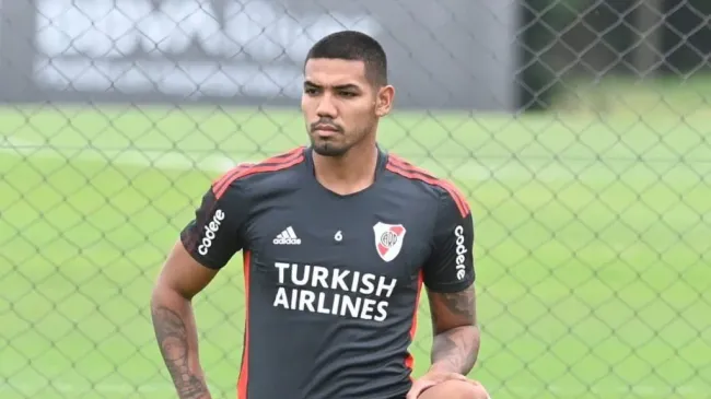 Héctor David Martínez, el defensor de River que no tiene lugar con Marcelo Gallardo. (Prensa River)