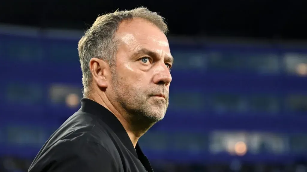 Hansi Flick, entrenador del Barcelona, espera por refuerzos.