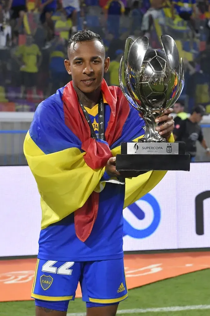 Sebastián Villa tras ganar la Supercopa Argentina 2023. (Foto: Getty).