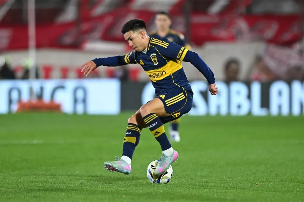 Alan Velasco no logra desequilibrar en el ataque de Boca.