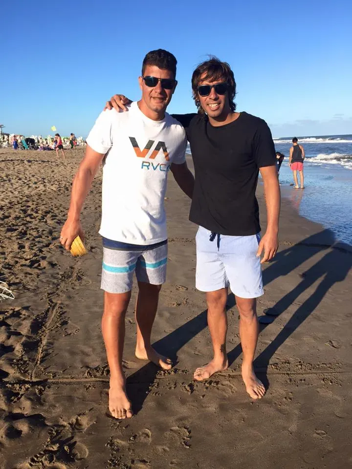Con Battaglia, uno de sus grandes amigos del fútbol. Foto IG.