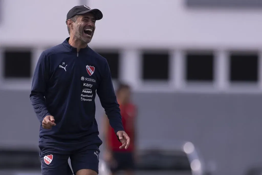 Julio Vaccari seguirá en Independiente.