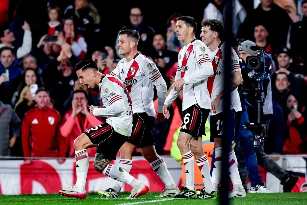 Sebastián Driussi durante la celebración del gol que marcó en el encuentro entre River y Libertad. (Getty Images)