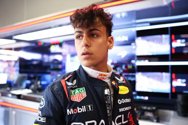 Arvid Lindblad se postula para correr en Red Bull y pone en riesgo el futuro de los pilotos actuales (Getty)