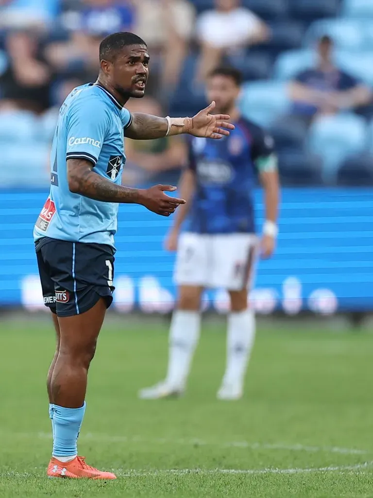 Douglas Costa con la camiseta de Sydney FC. (Getty).
