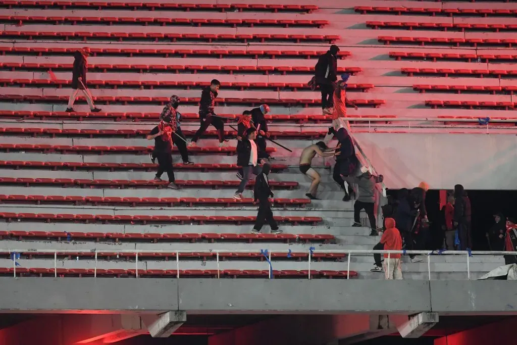 Los incidentes entre Independiente y Universidad de Chile. (Getty Images)