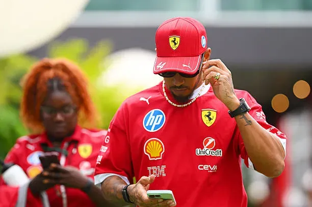 Lewis Hamilton probará con el chaleco en los libres antes de decidir qué hacer el domingo. (Getty)