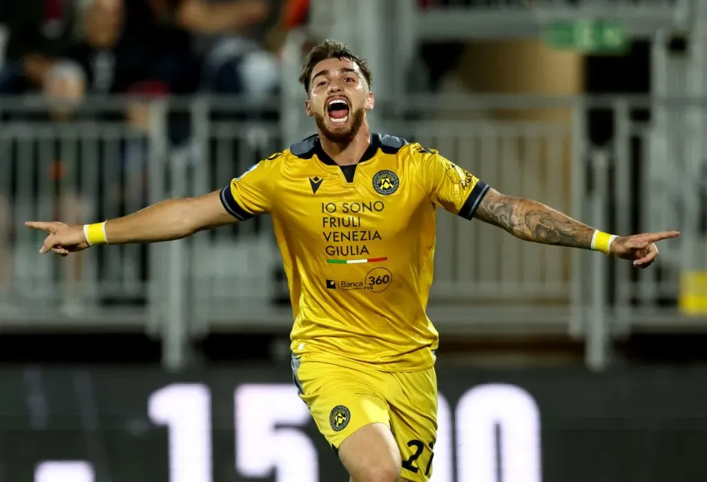 Iker Bravo celebrando su gol en Udinese de Italia. (Getty Images)